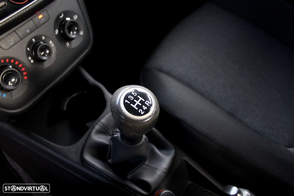 Fiat Punto 1.3 M-Jet Lounge S&S - 14