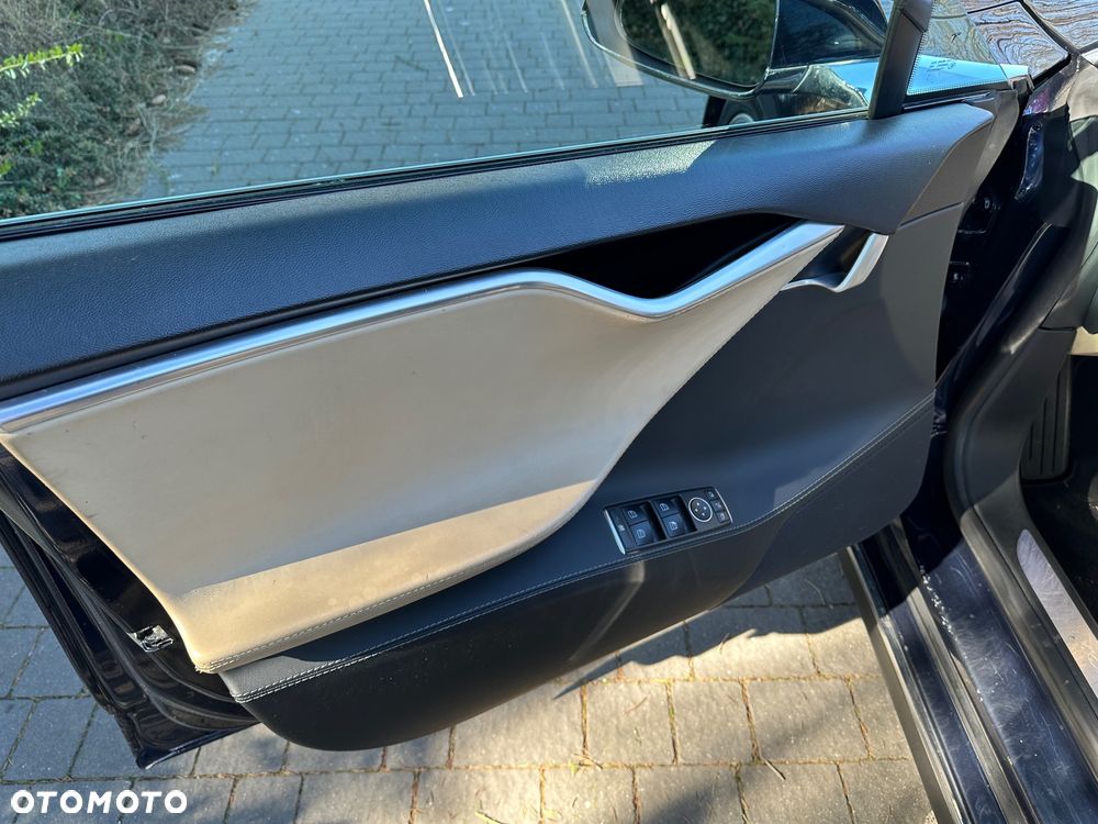 Tesla Model S Performance - 13