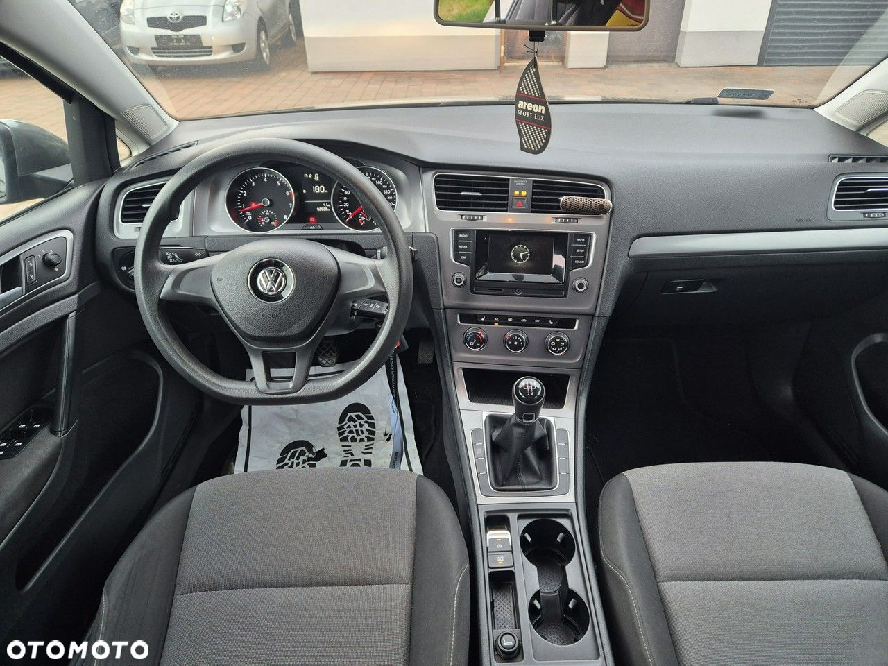 Volkswagen Golf - 10