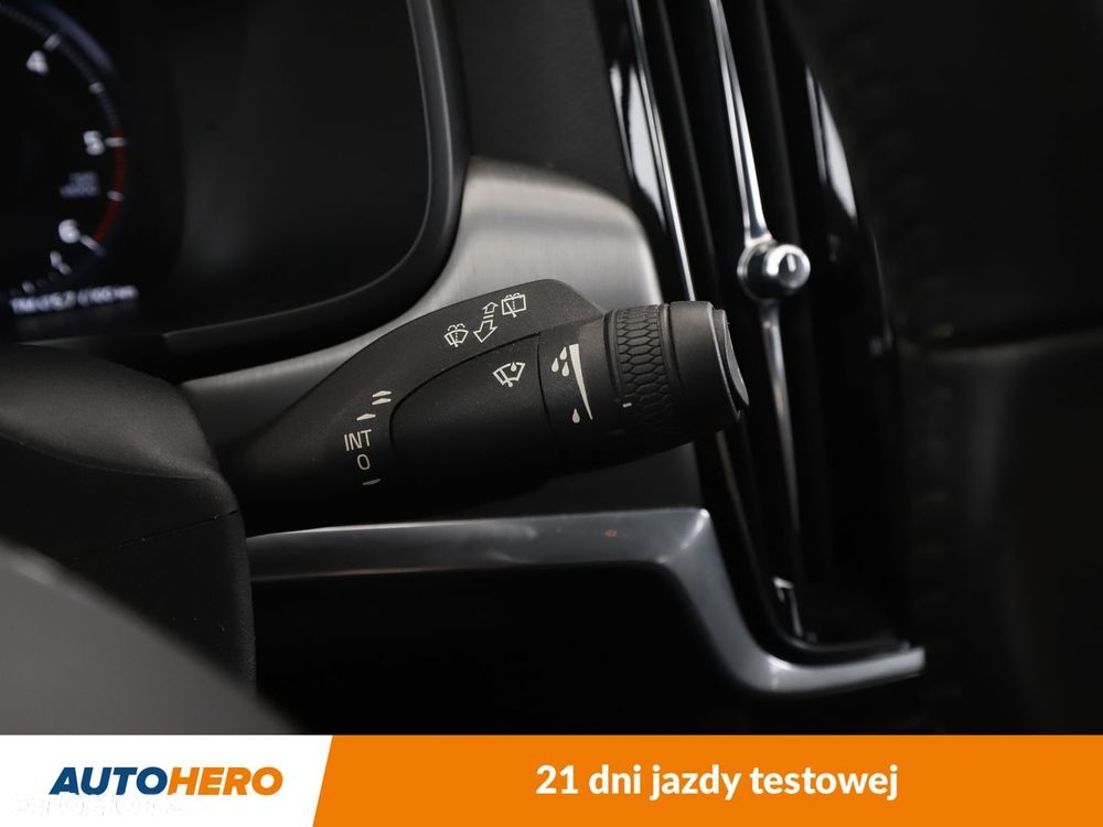Volvo V90 D4 Momentum - 30