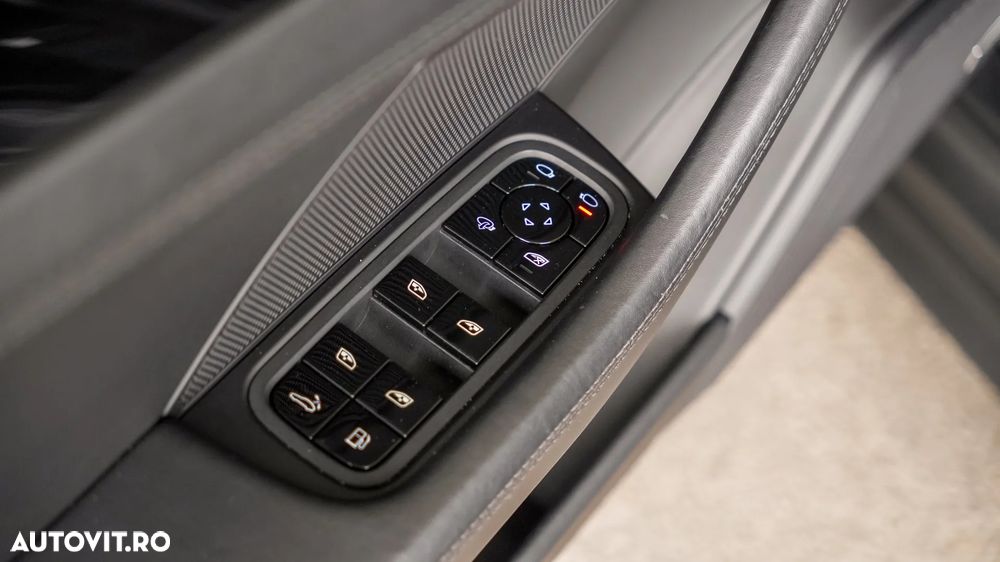 Porsche Panamera 4 E-Hybrid - 24