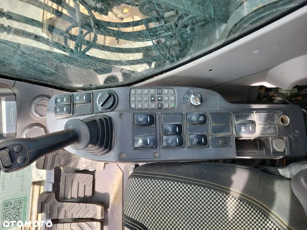Volvo ECR235 DL - 16
