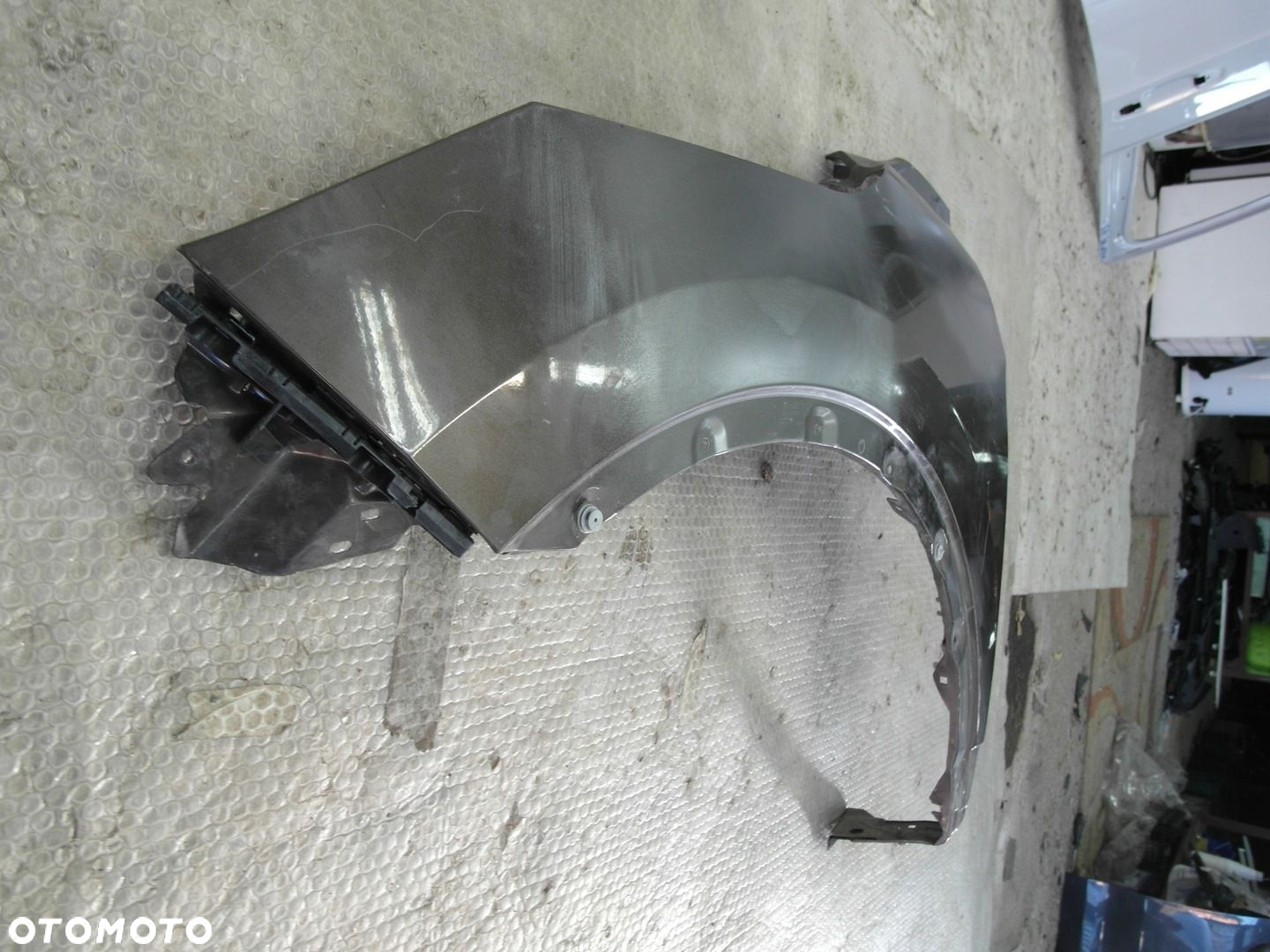 NISSAN QASHQAI II J11 BŁOTNIK PRZEDNI LEWY - 2