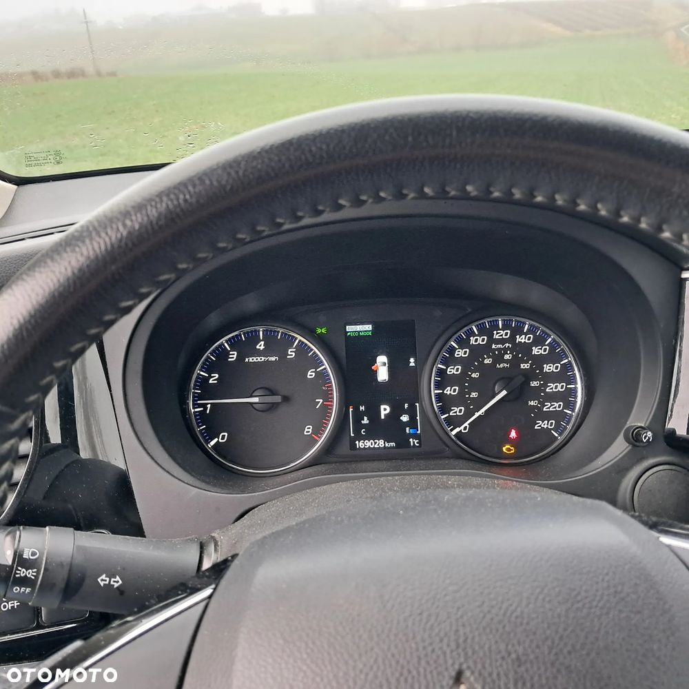 Mitsubishi Outlander - 9