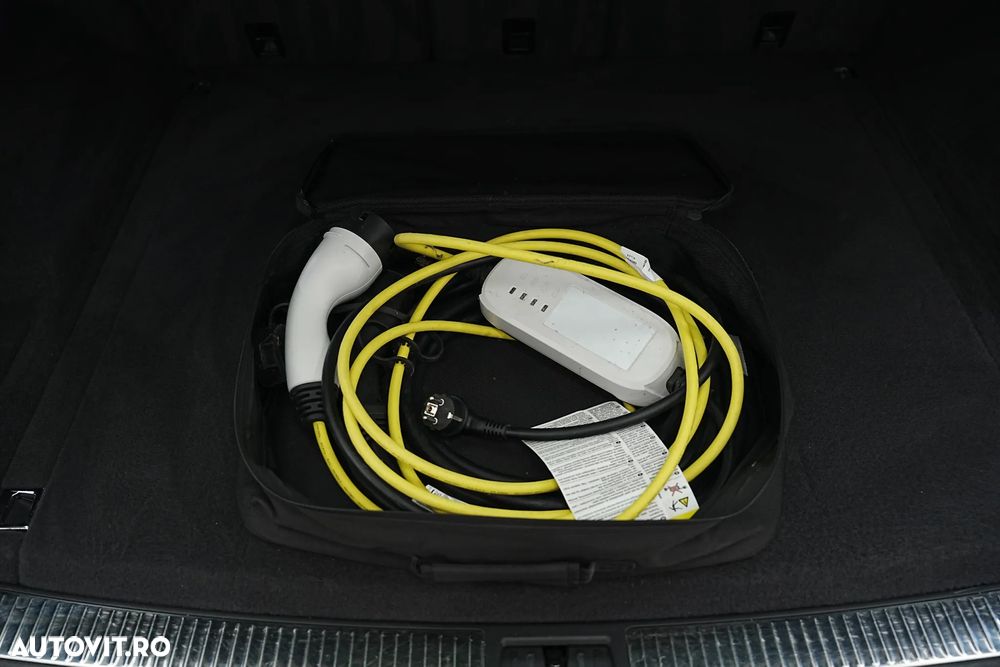 Volkswagen Touareg 3.0 V6 e-Hybrid 4Motion Aut. Elegance - 40