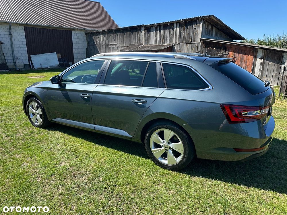 Skoda Superb 2.0 TDI DSG Ambition - 4