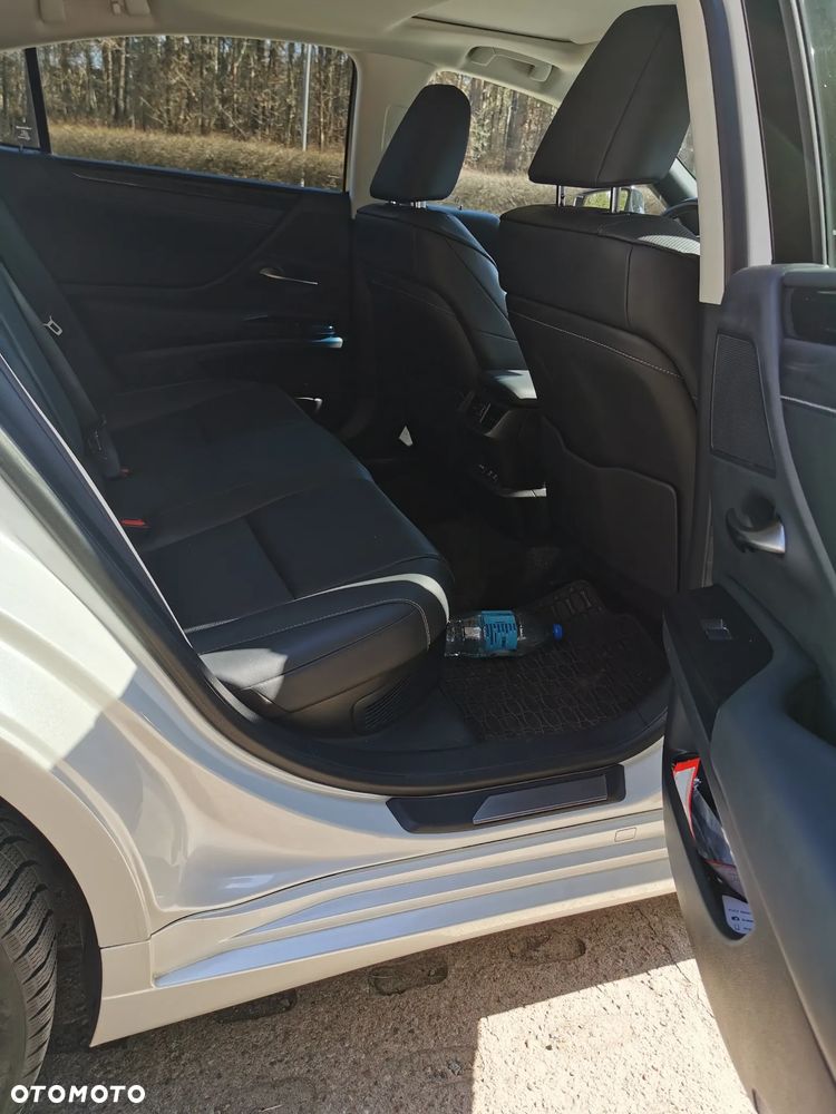 Lexus ES 300h Business Edition - 37