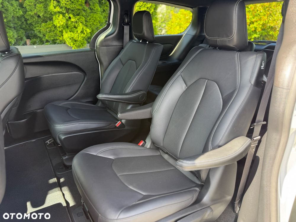 Chrysler Pacifica - 30