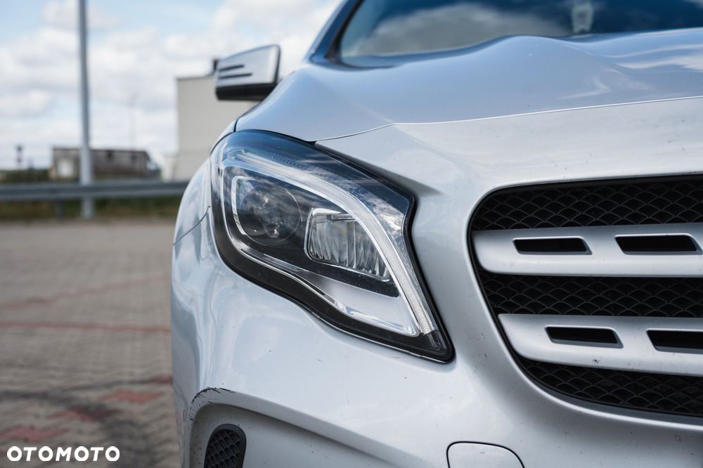 Mercedes-Benz GLA 200 7G-DCT - 5