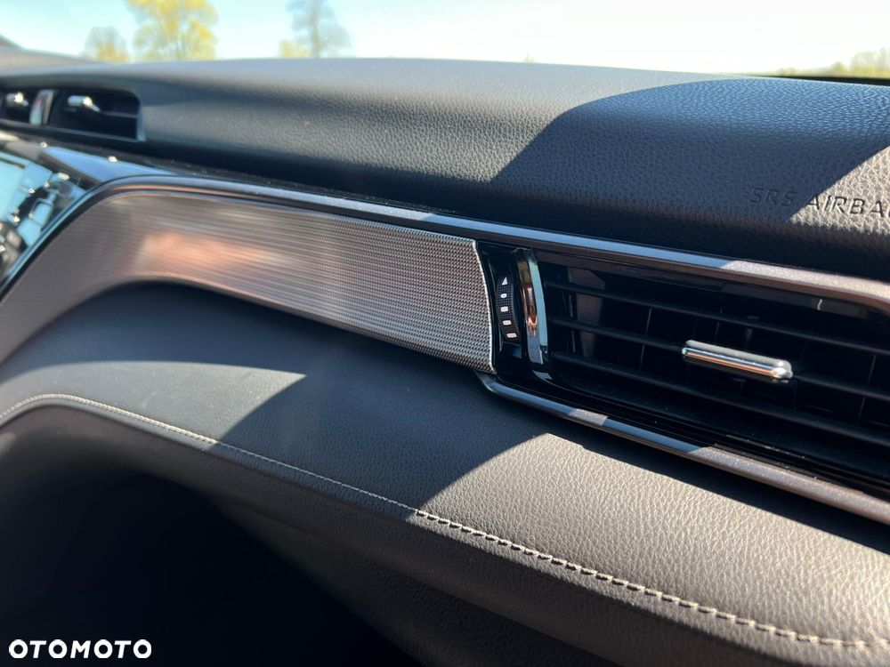 Toyota Camry - 19