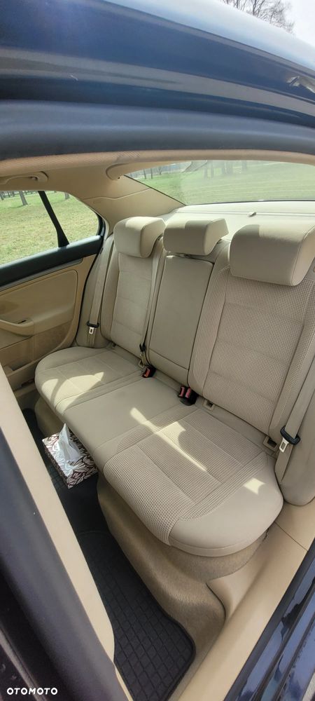 Volkswagen Jetta 2.0 TDI DSG Comfortline - 9