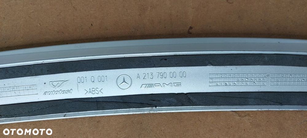 Spoiler lotka na klape Mercedes E 213 AMG SEDAN - 3