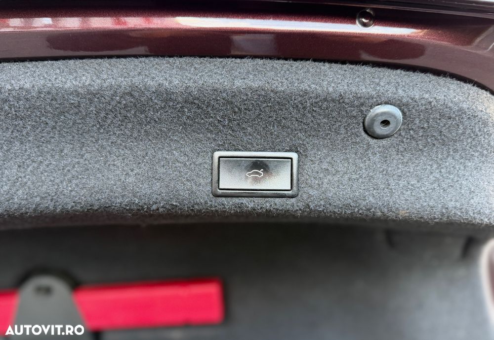 Volkswagen Passat Variant 2.0 TDI SCR DSG Elegance - 18