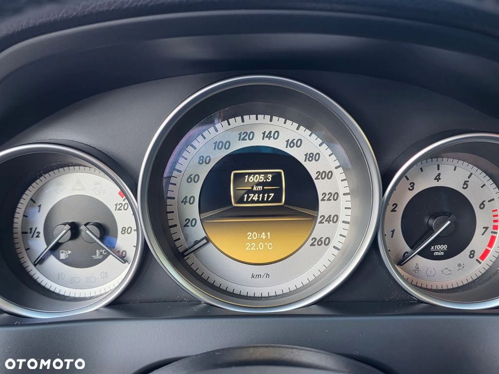 Mercedes-Benz Klasa C 180 BlueEFFICIENCY Avantgarde - 39
