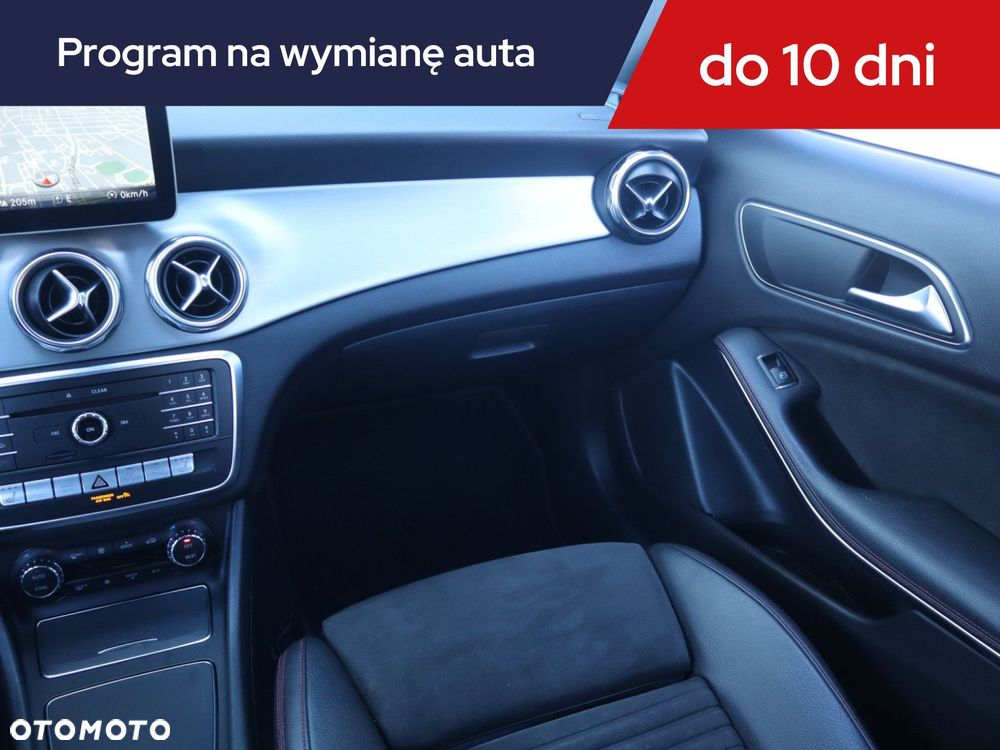 Mercedes-Benz GLA - 10