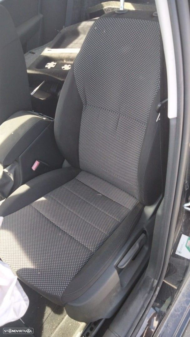 Skoda Octavia 1.6 TDI de 2015 disponível para peças MOTOR E CAIXA VENDIDO - 8