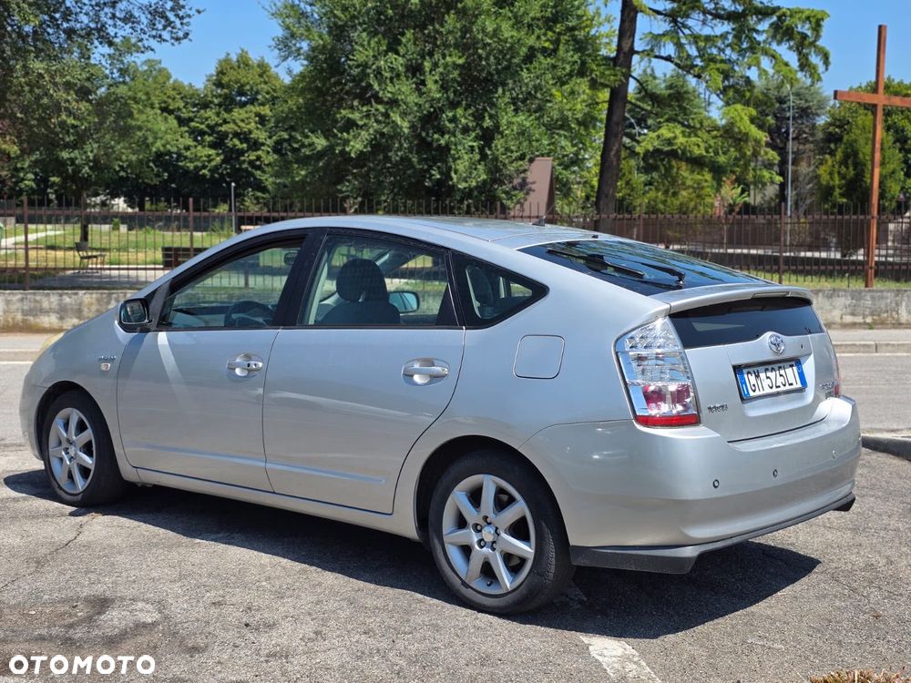 Toyota Prius 1.5 VVT-i Prestige - 4