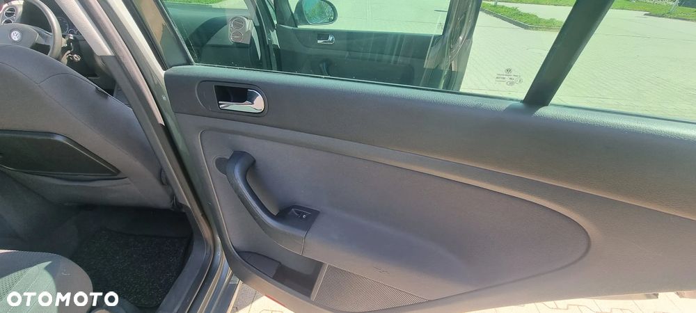 Volkswagen Golf Plus 1.6 FSI Comfortline - 22