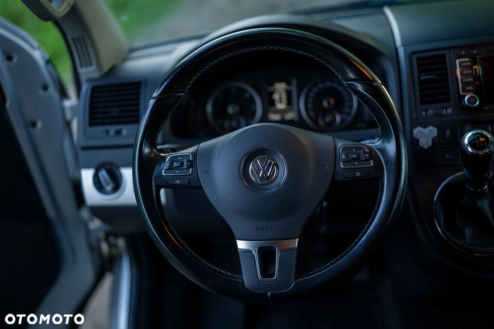 Volkswagen Multivan - 17