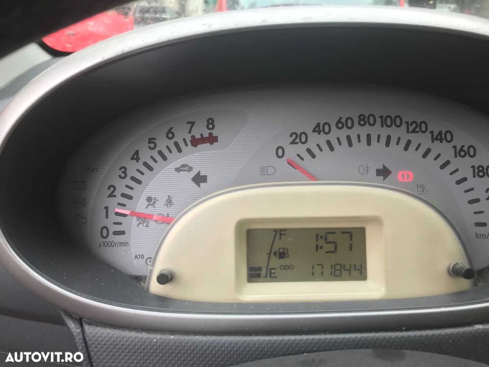 Daihatsu Sirion - 9