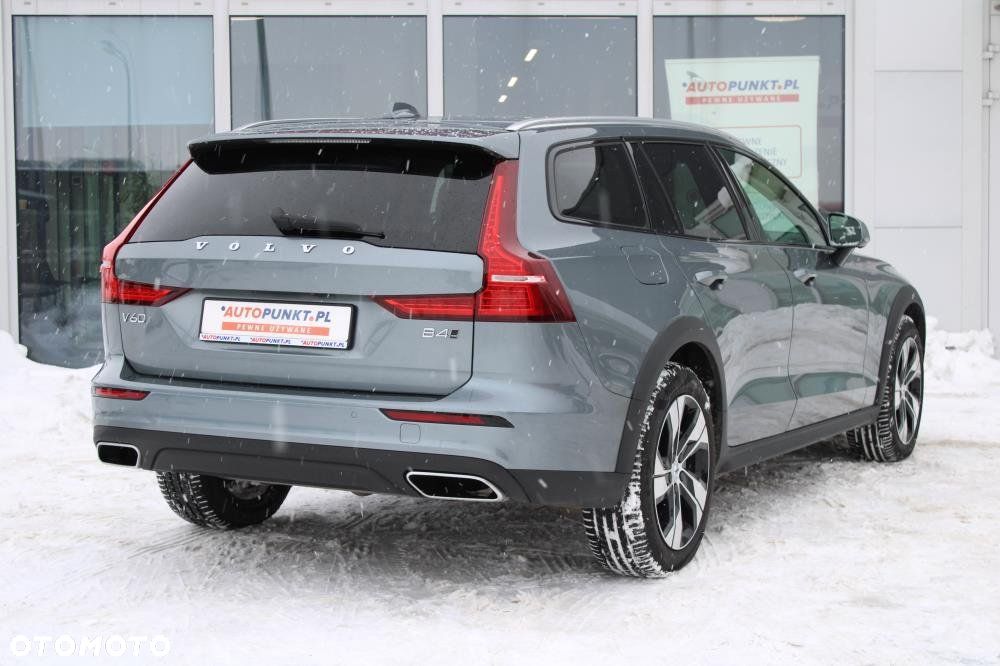 Volvo V60 Cross Country - 4