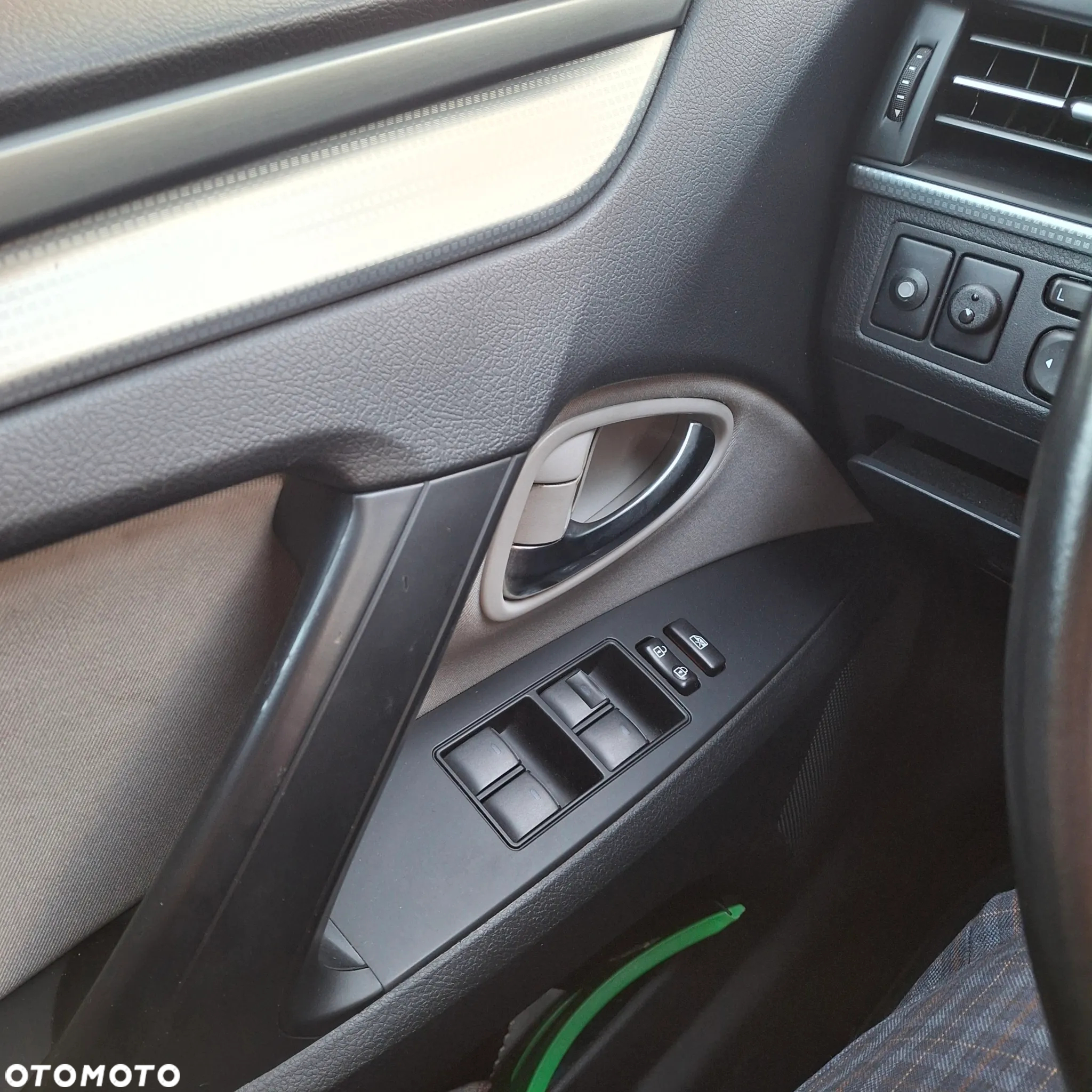 Toyota Avensis 1.8 Premium - 24