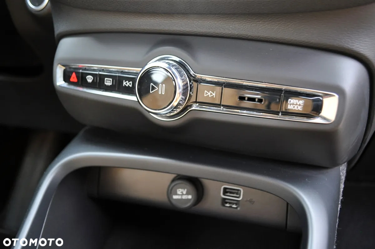 Volvo XC 40 T3 Momentum Pro - 21