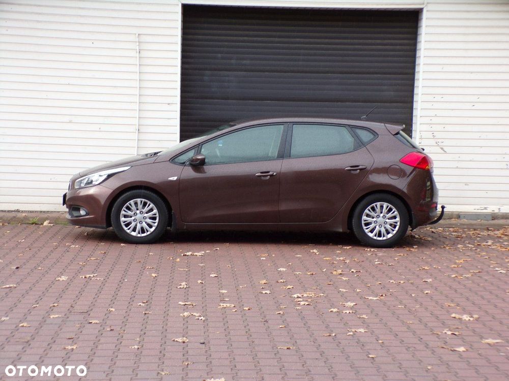 Kia Ceed - 11