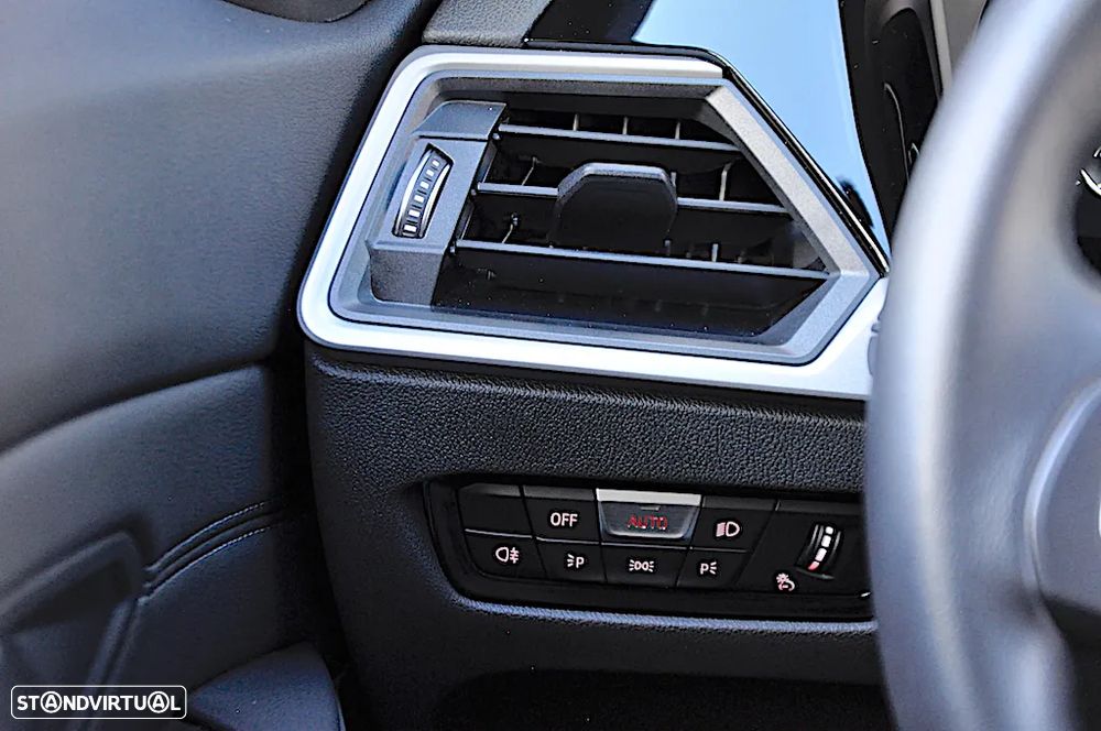 BMW 320 e Touring Corporate Edition Auto - 35