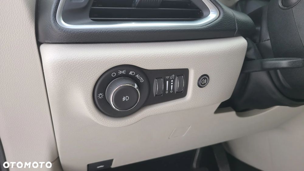 Chrysler Pacifica - 20