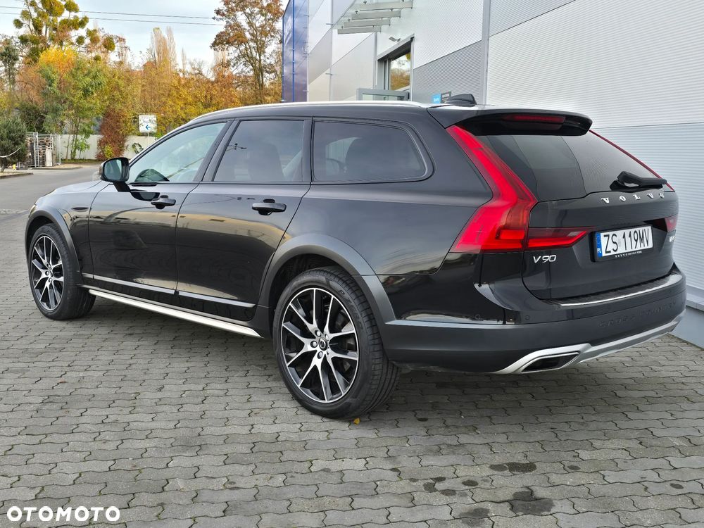Volvo V90 Cross Country - 4