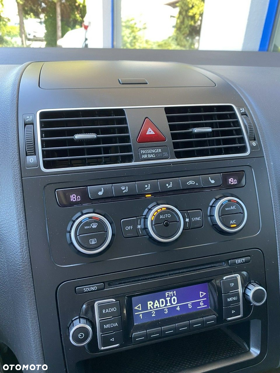 Volkswagen Touran - 22