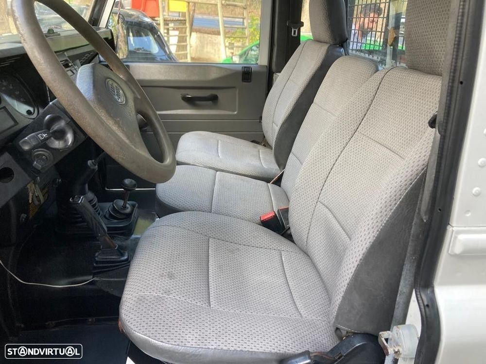 Land Rover Defender - 9