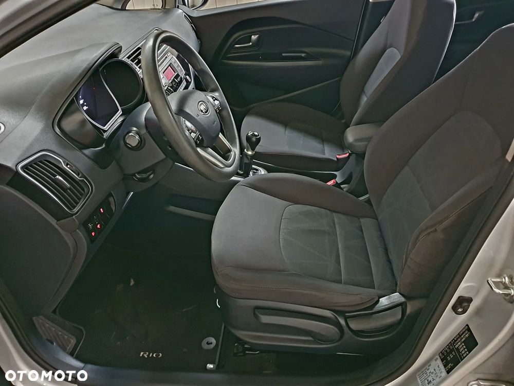Kia Rio 1.2 L - 8