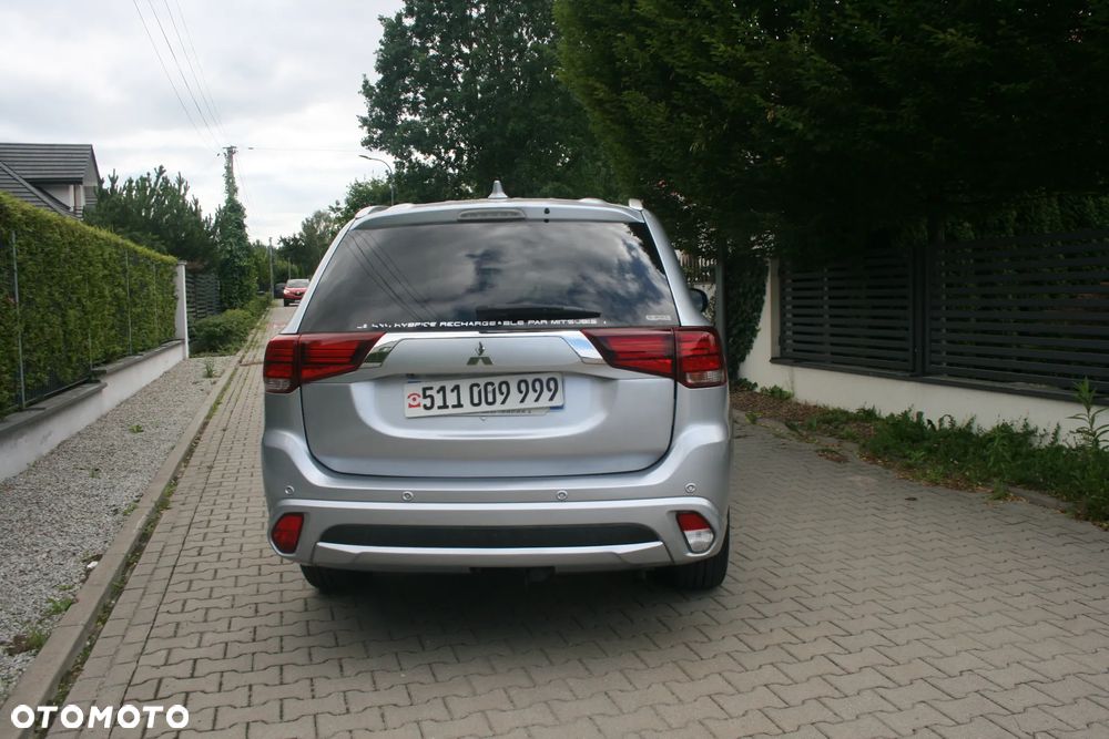 Mitsubishi Outlander - 2