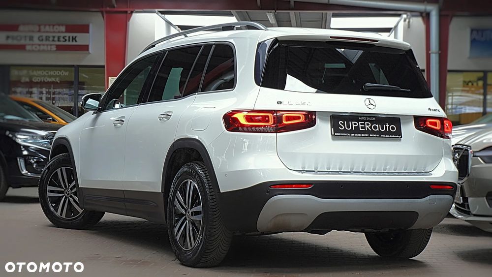 Mercedes-Benz GLB 250 4-Matic 8G-DCT - 9