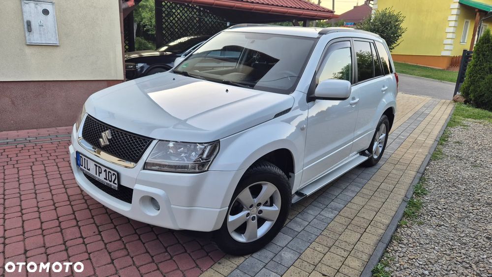 Suzuki Grand Vitara 2.0 Comfort + Family - 7