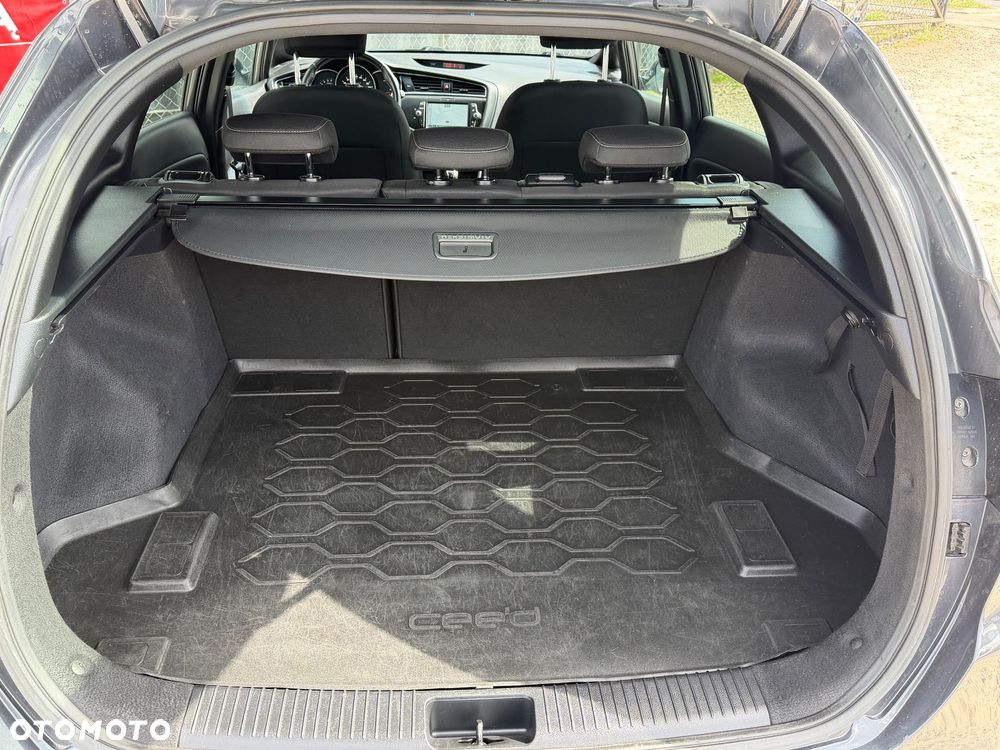 Kia Ceed 1.6 CRDi 136 ISG GT Line - 29
