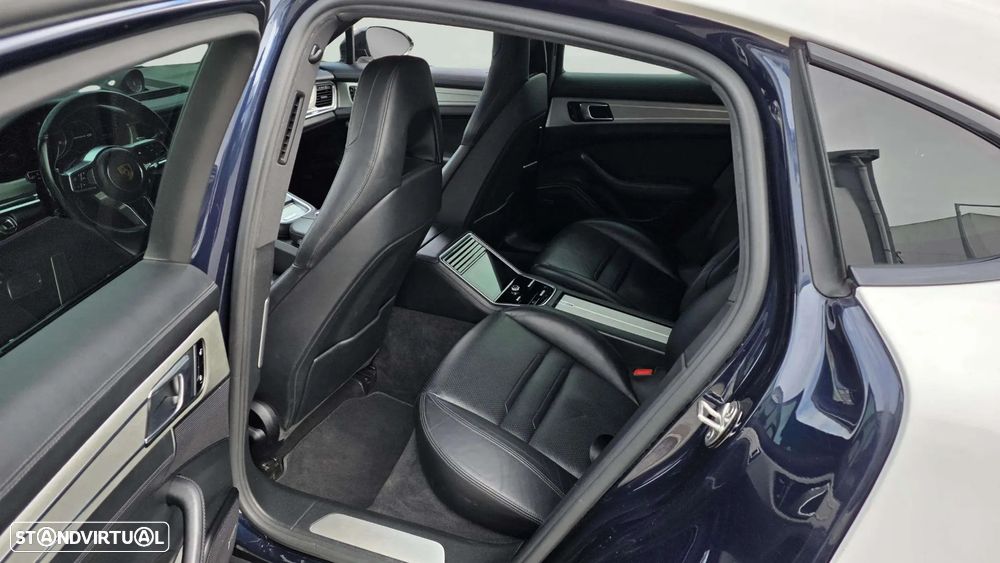 Porsche Panamera 4S - 23