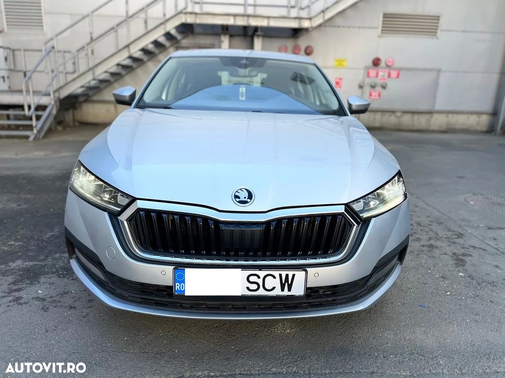 Skoda Octavia 2.0 TDI DSG Ambition - 1