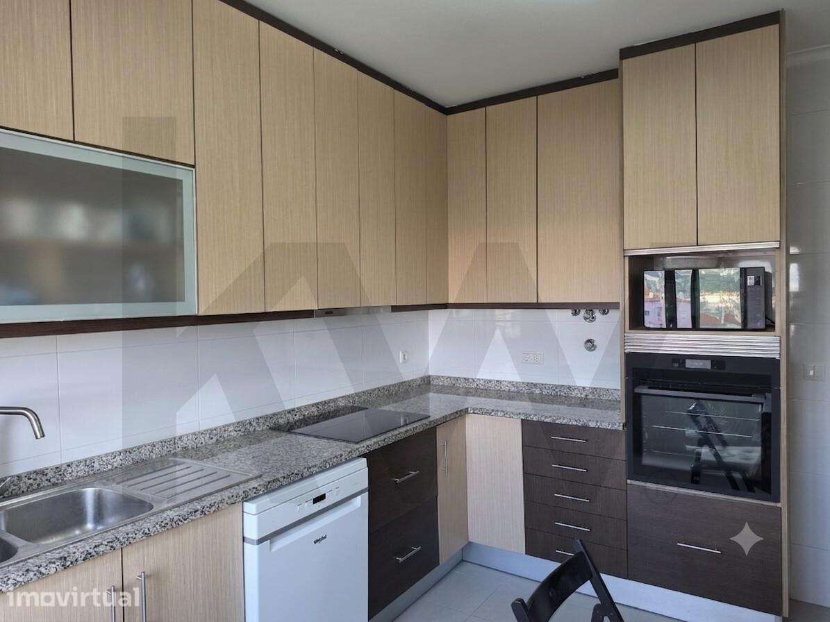Apartamento T2 de 100m2 com Vista Desafogada e Garagem Box – Linda-a-V - Grande imagem: 3/16