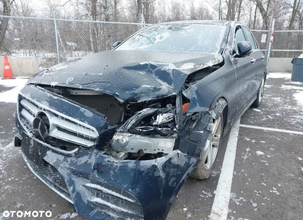 Mercedes-Benz Klasa E 300 9G-TRONIC AMG Line - 8