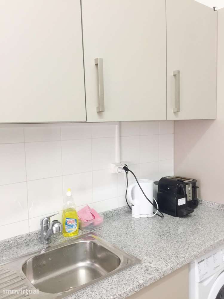 Quarto - localizado em São Sebastião Lisbon - Grande imagem: 5/20