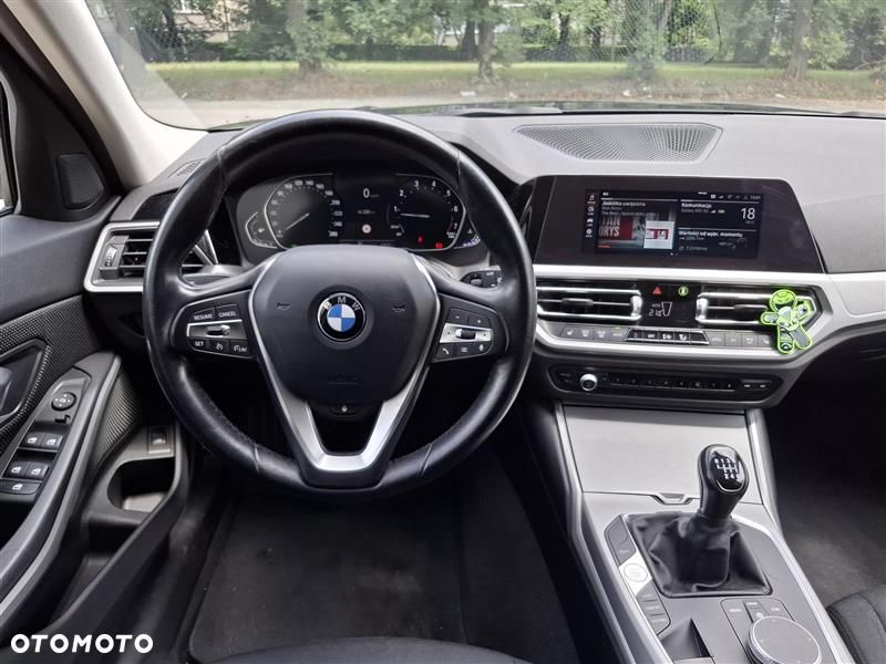 BMW Seria 3 318i - 9