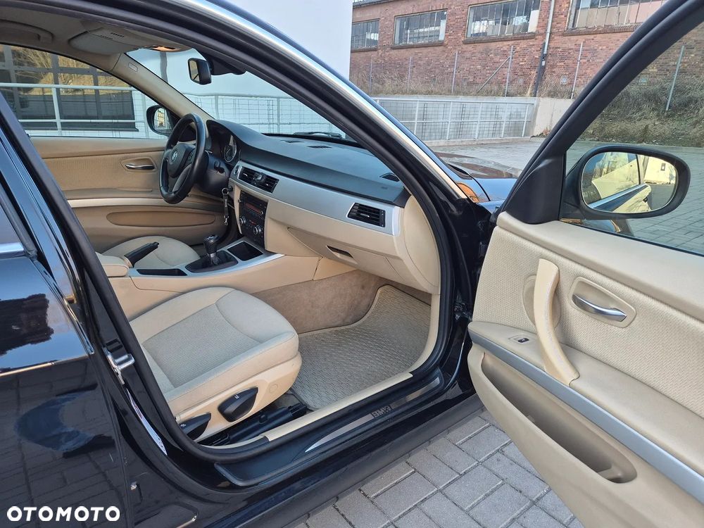BMW Seria 3 320d - 12