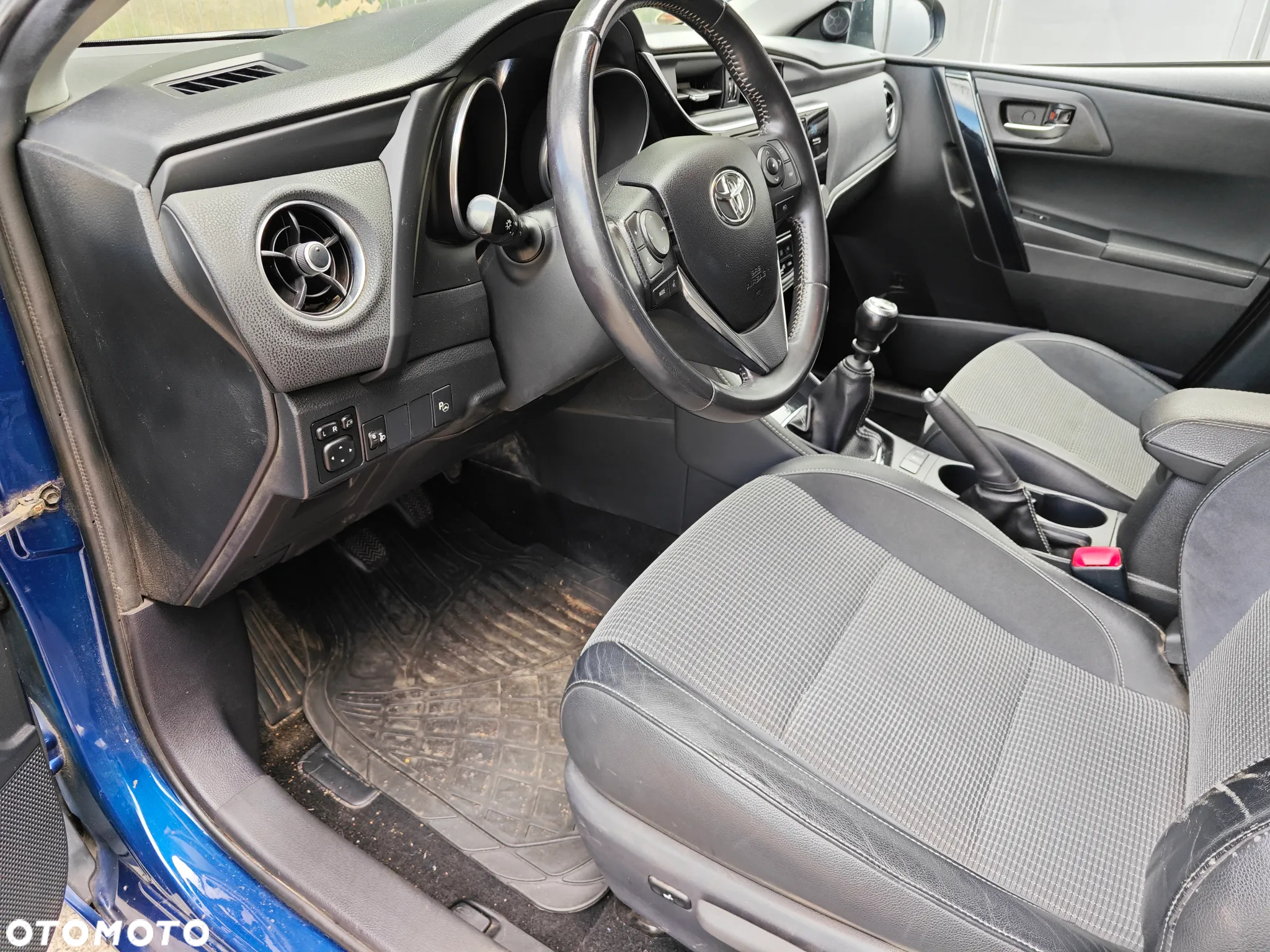 Toyota Auris 1.6 D-4D Touring Sports Executive - 11
