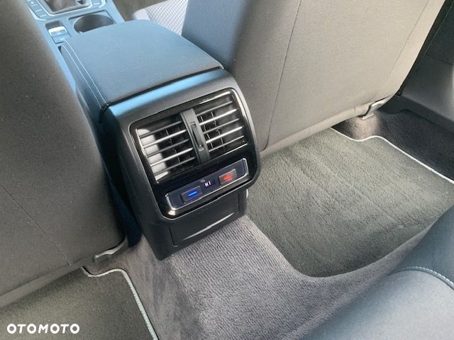 Volkswagen Passat - 13