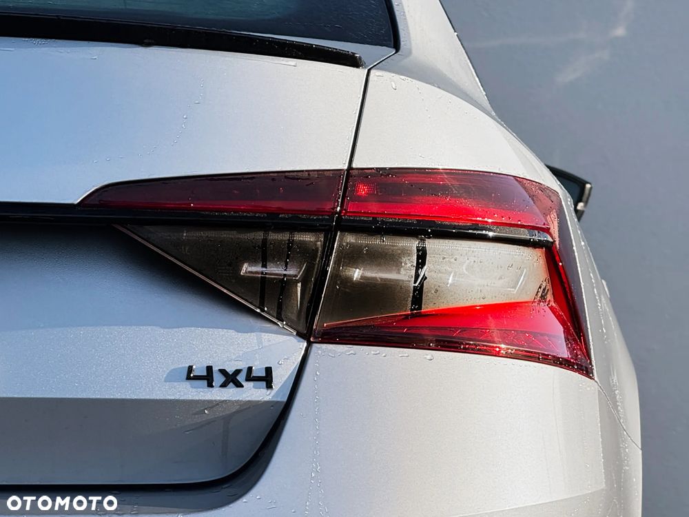 Skoda Superb 2.0 TDI SCR 4x4 Sportline DSG - 10