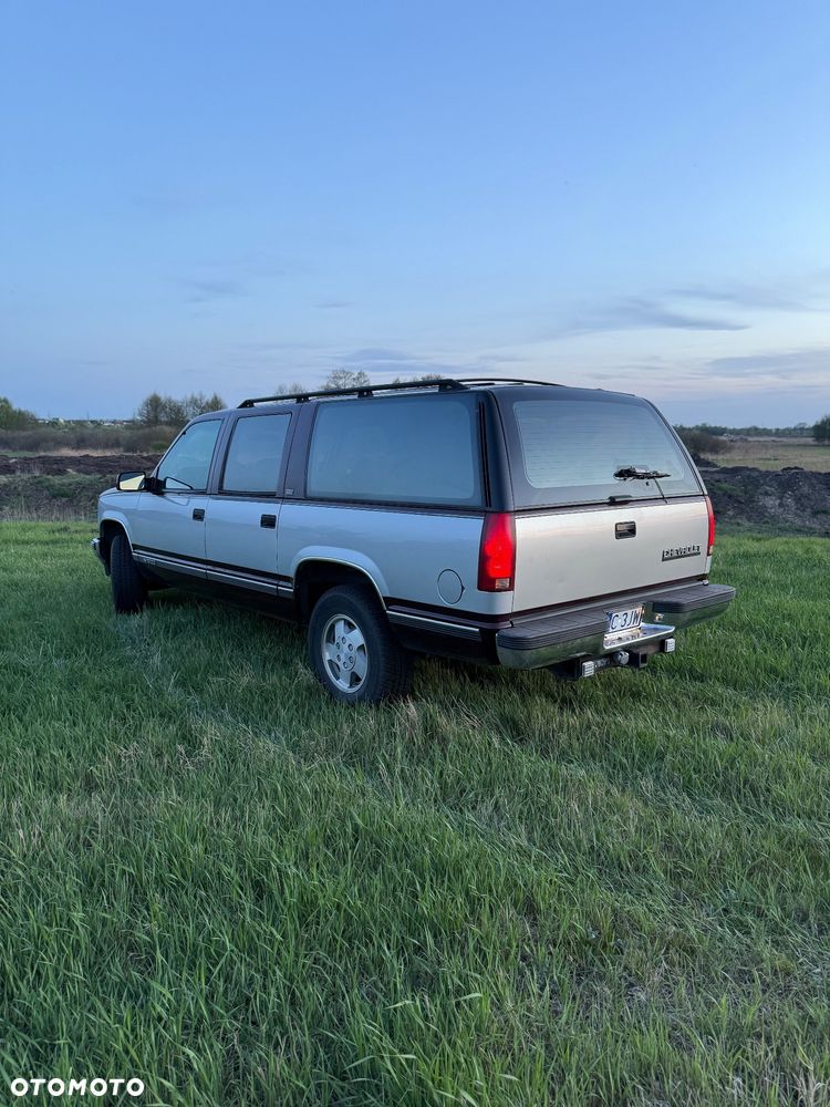 Chevrolet Suburban - 19