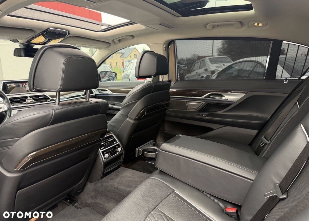BMW Seria 7 740Li - 24